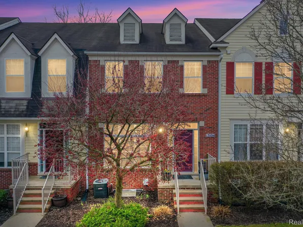 13104 Egret Ln, Walled Lake, MI 48390