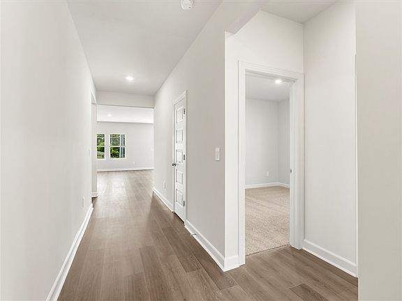 3rd image of 1664 Erindale Dr