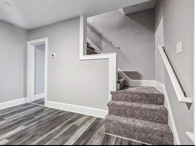 1091 Reinhard Ave — Photo 4