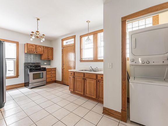 4th image of 2056 N Lawler Ave #2SS