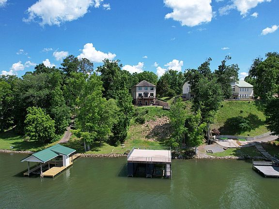 3rd image of 341 Russell Ln