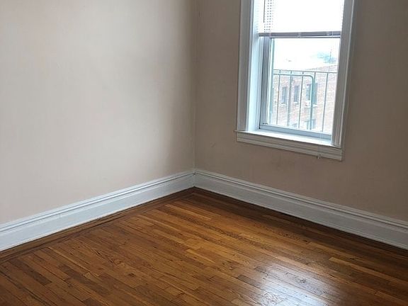 4th image of 3063 44th St APT 2B