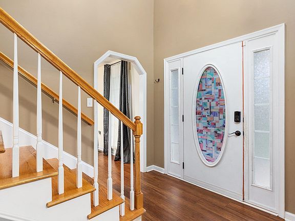 3rd image of 33 Surry Ln
