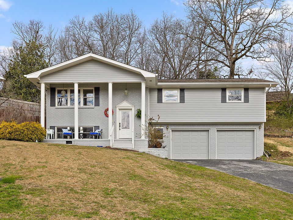 1st image of 525 Oak Crest Ln