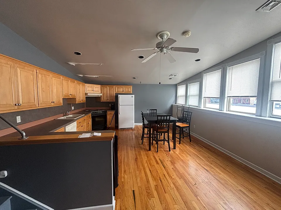 109 E Broad St #3C