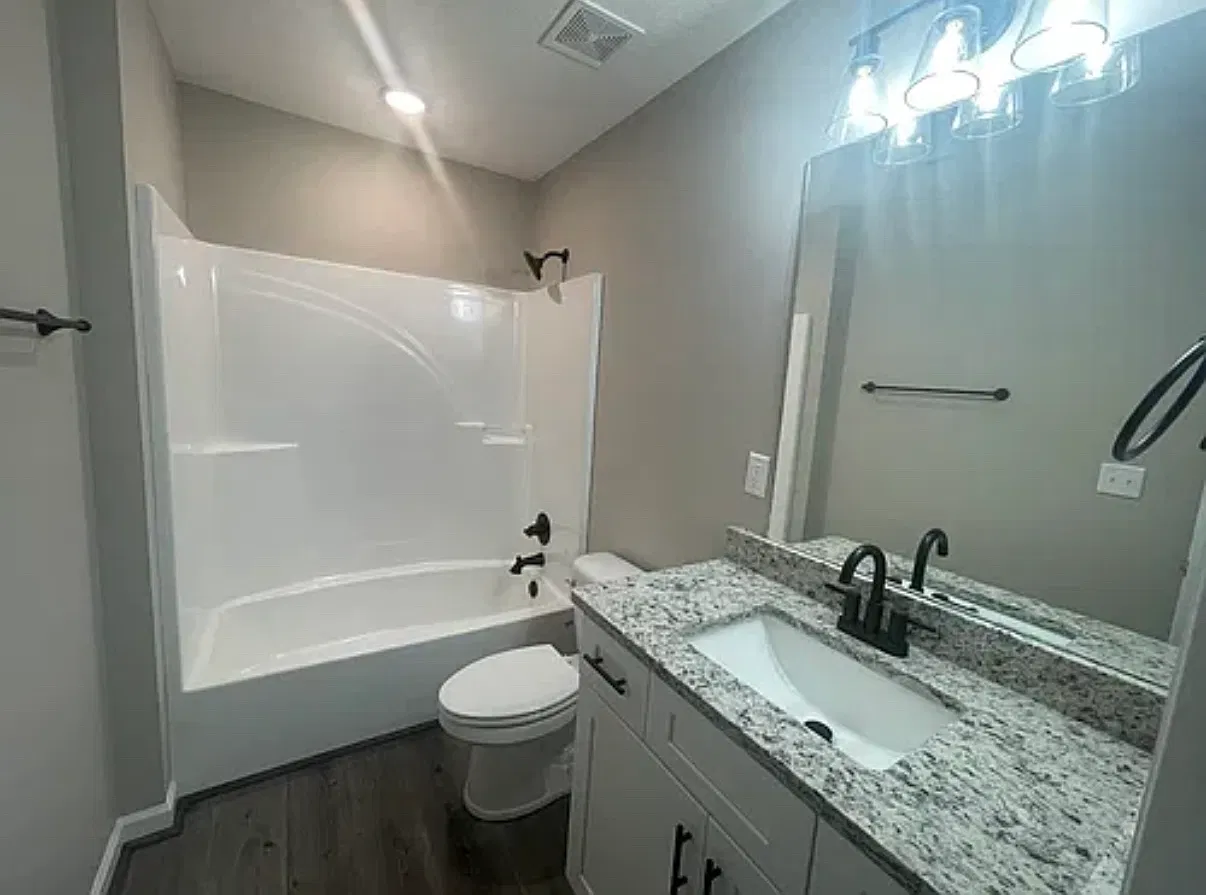 3 bed, 1600 sqft, $1,800 — Photo 4