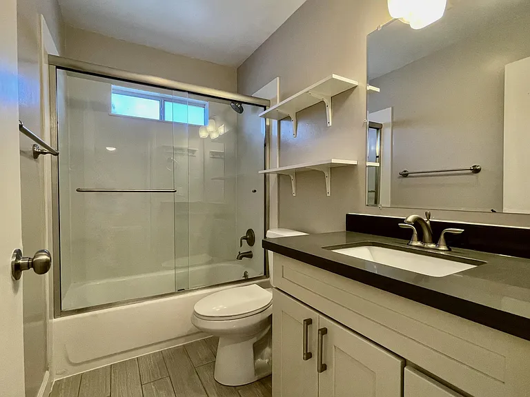 1588 Ontario Dr #4 — Photo 12