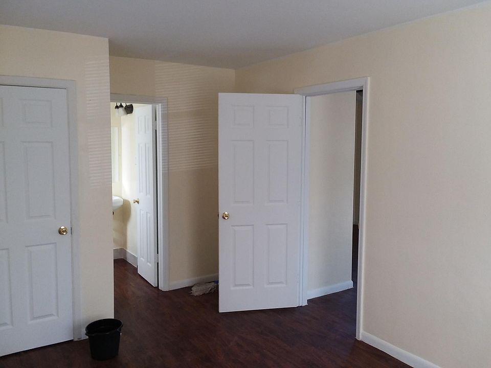 1st image of 476 NE Crystal St
