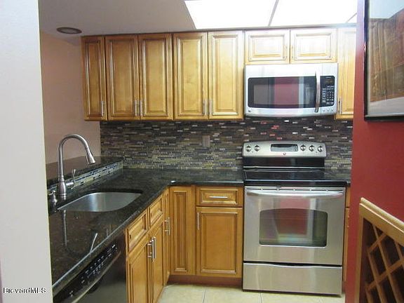 4th image of 3103 Sir Hamilton Cir #8
