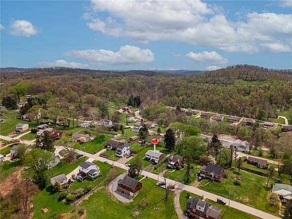 4th image of 546 Center Hill Rd