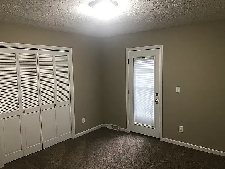693 Lakeshore Pkwy — Photo 12