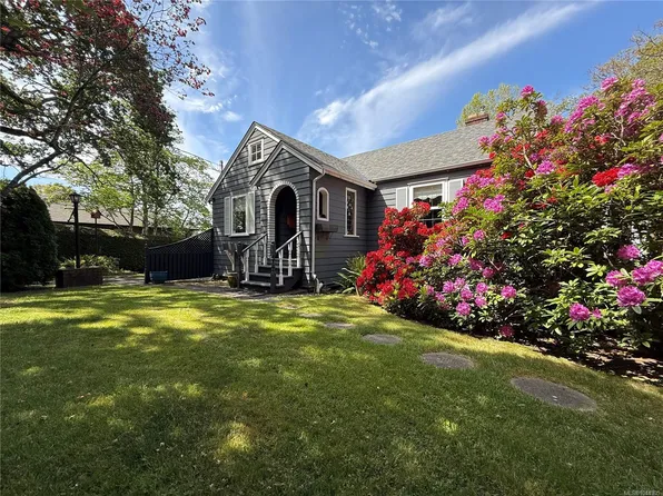 4296 Cedar Hill Rd, Saanich, BC V8N 3C5