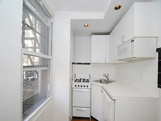 Rented by Buchbinder & Warren | media 3