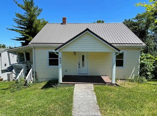 922 Gilbert St, Radford, VA 24141