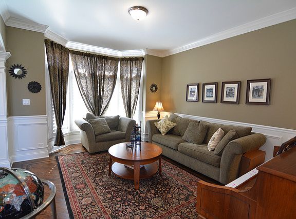 3rd image of 3103 Hawthorn Hill Ln