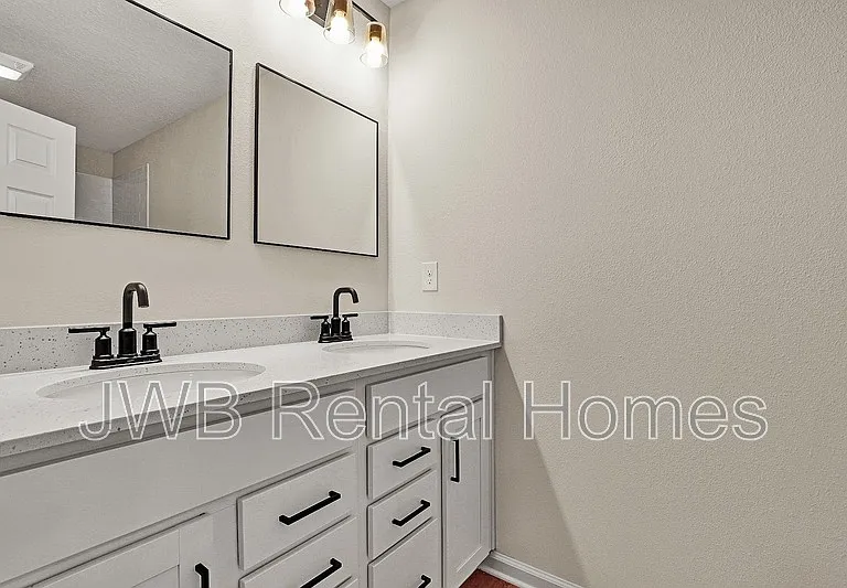 9144 9th Ave — Photo 6