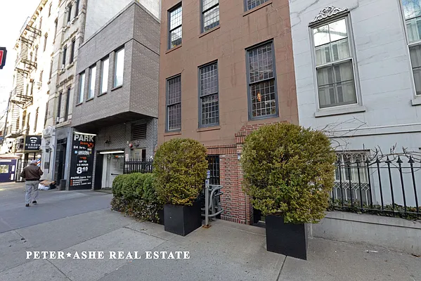 Rented by Peter Ashe | media 18