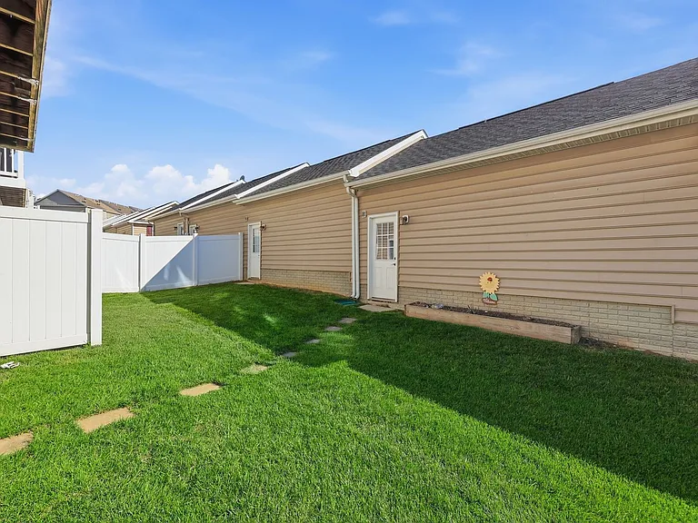 7833 Wormans Mill Rd — Photo 44