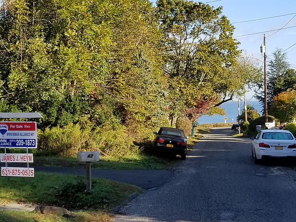 4th image of 42 Deer Dr