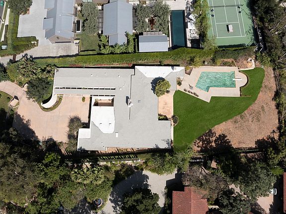 2nd image of 938 N Alpine Dr