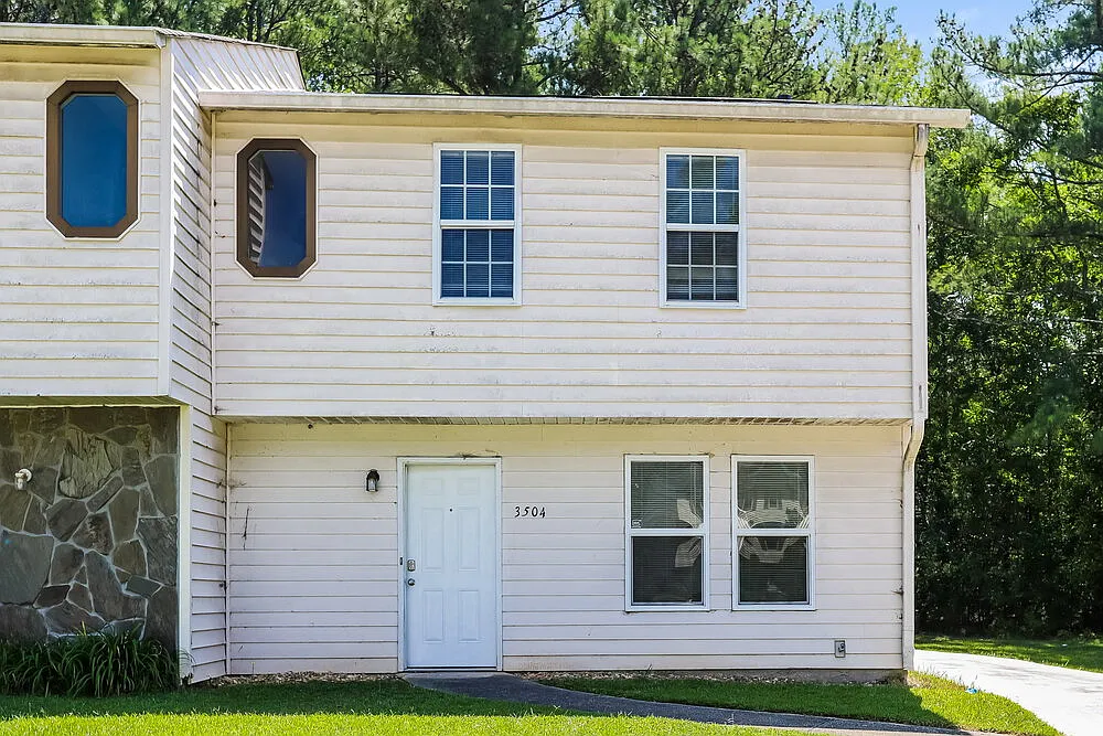 2 bed, 2.5 bath, 1276 sqft, $2,040 — Photo 1