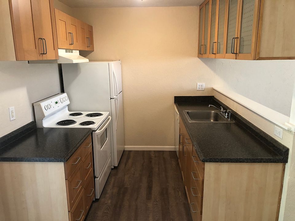 The kitchen with all of the necessities.