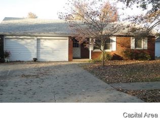 1005 Virginia Ave, Taylorville, IL 62568