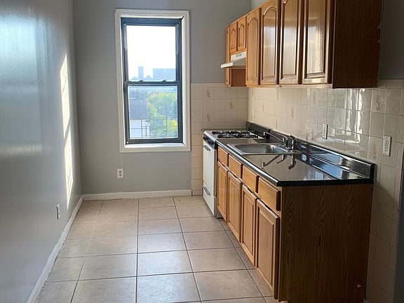 4th image of 68 N 9th St #502