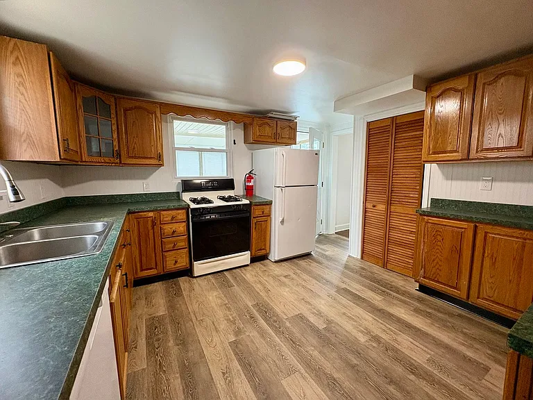 423 W Penn St — Photo 8