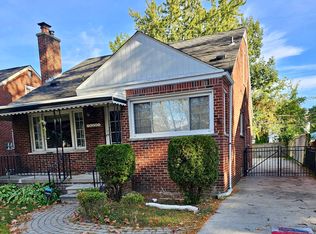 20687 Country Club Dr, Harper Woods, MI 48225