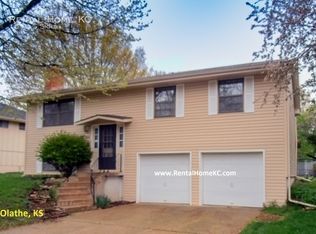 1516 S Sioux Dr, Olathe, KS 66062