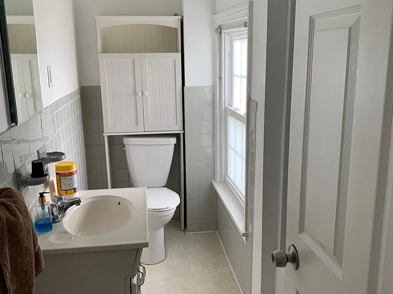 28 W King St — Photo 14