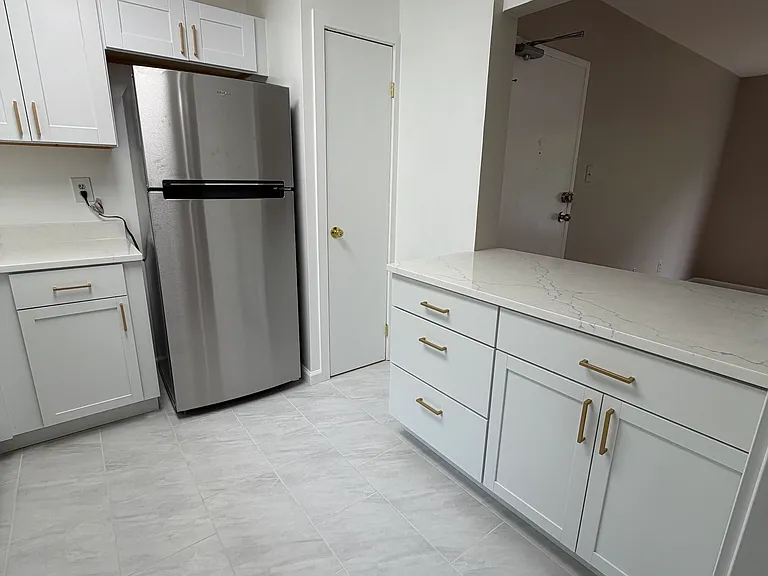 10305 Montrose Ave #101 — Photo 6