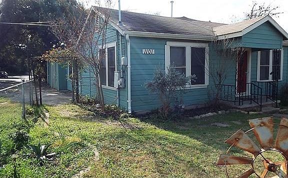 CORNER LOT W/ FENCED FRONT YARD