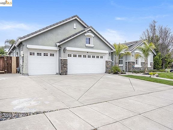 4th image of 1725 La Pergola Dr