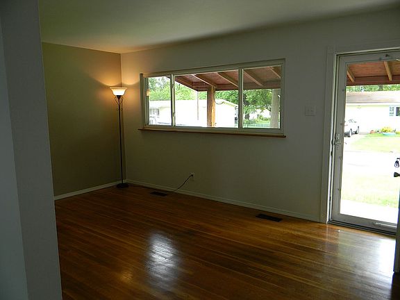 2nd image of 35 Manor Dr