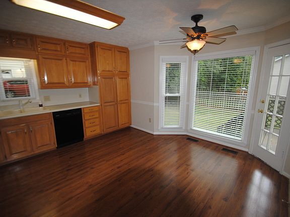 4th image of 161 Windsor Chase Dr