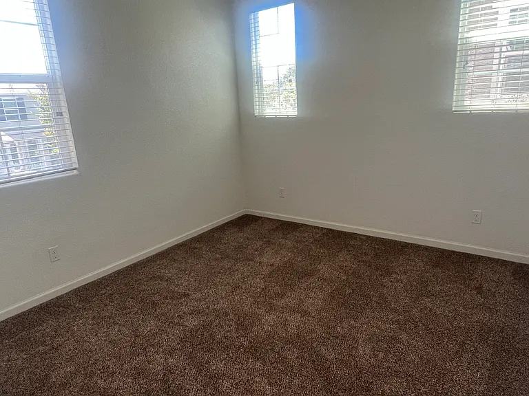 155 W Ladd Dr — Photo 33