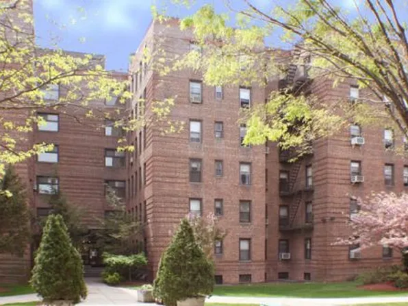 2229 Knapp Street image 1 of 1