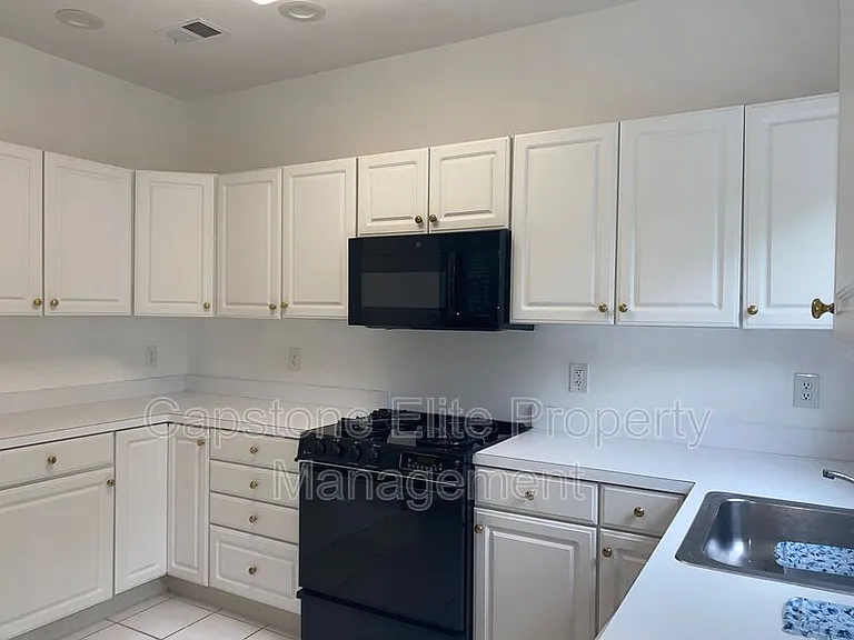 20 Ashby Ln #3 — Photo 3