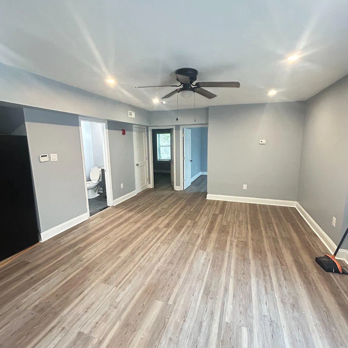 2 bed, 1.0 bath, 3956 sqft, $1,900 — Photo 2
