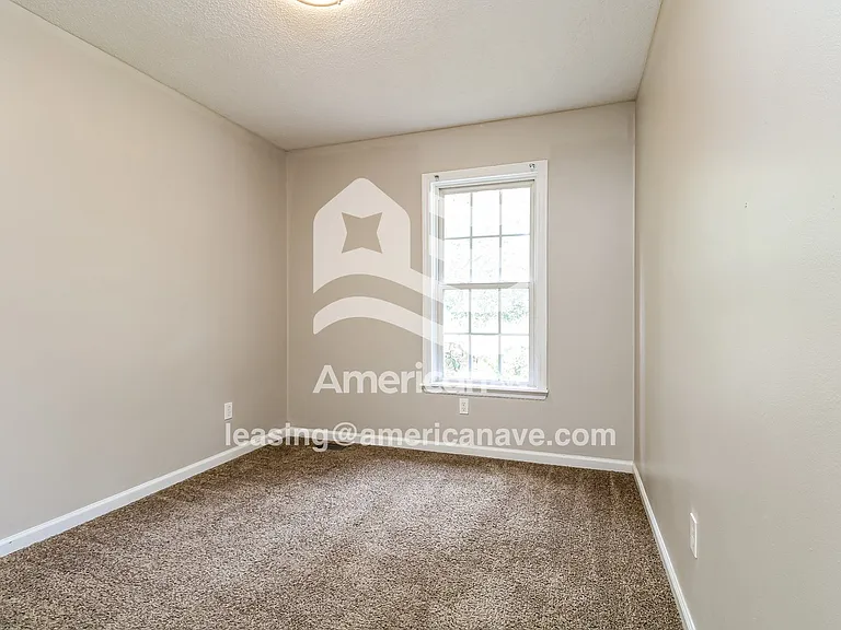1385_011_bedroom_11.jpg