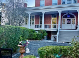 9 Lyme St, Old Lyme, CT 06371