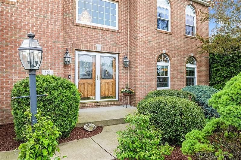 121 Shady Oak Dr, Cranberry Township, PA 16066 Zillow