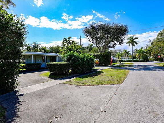 5th image of 6130 SW 46th Ter