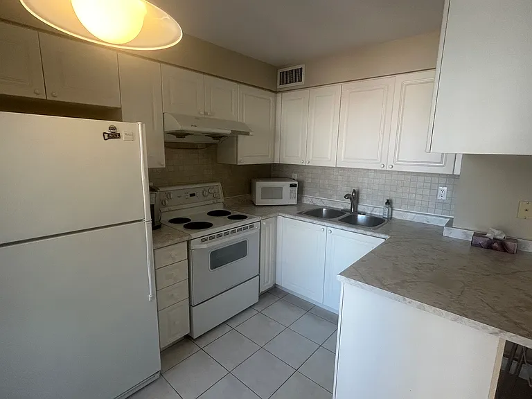 887 Bay St #604 — Photo 10