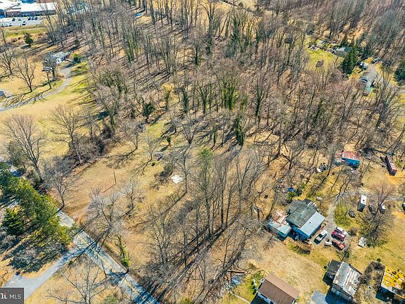 3rd image of 18465 Brooke Rd