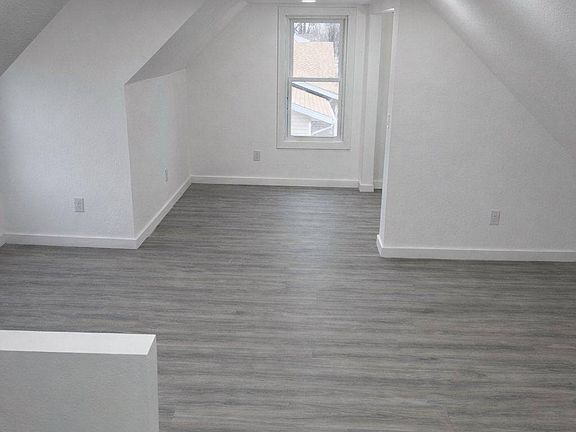 5th image of 628 Locust St