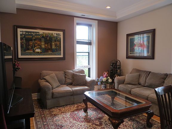 3rd image of 206 W Eugenie St APT 2W
