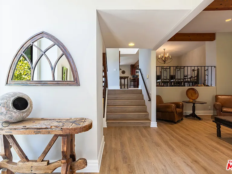1541 Palisades Dr — Photo 5